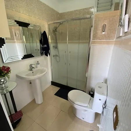 Apartamento Bajo De 2 Habitaciones Frente A La Playa De Alcala, Tenerife! Alcalá la Real