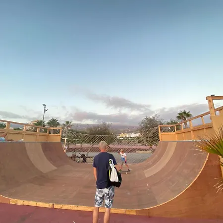 公寓 Apartamento Bajo De 2 Habitaciones Frente A La Playa De Alcala, Tenerife! *
