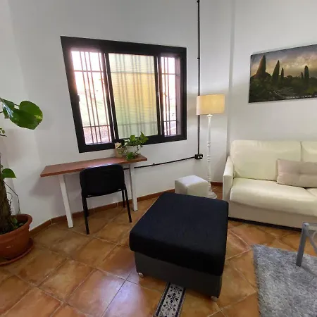 Apartamento Bajo De 2 Habitaciones Frente A La Playa De Alcala, Tenerife!